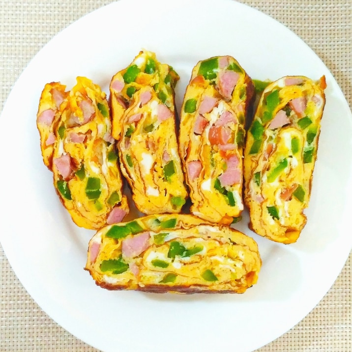 お弁当に入れよう!ピーマンのオムレツ風たまご焼き